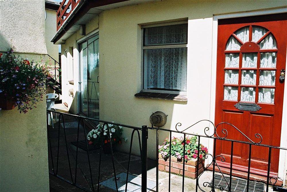 Crossways & Sea View Holiday Apartments Torquay Bagian luar foto