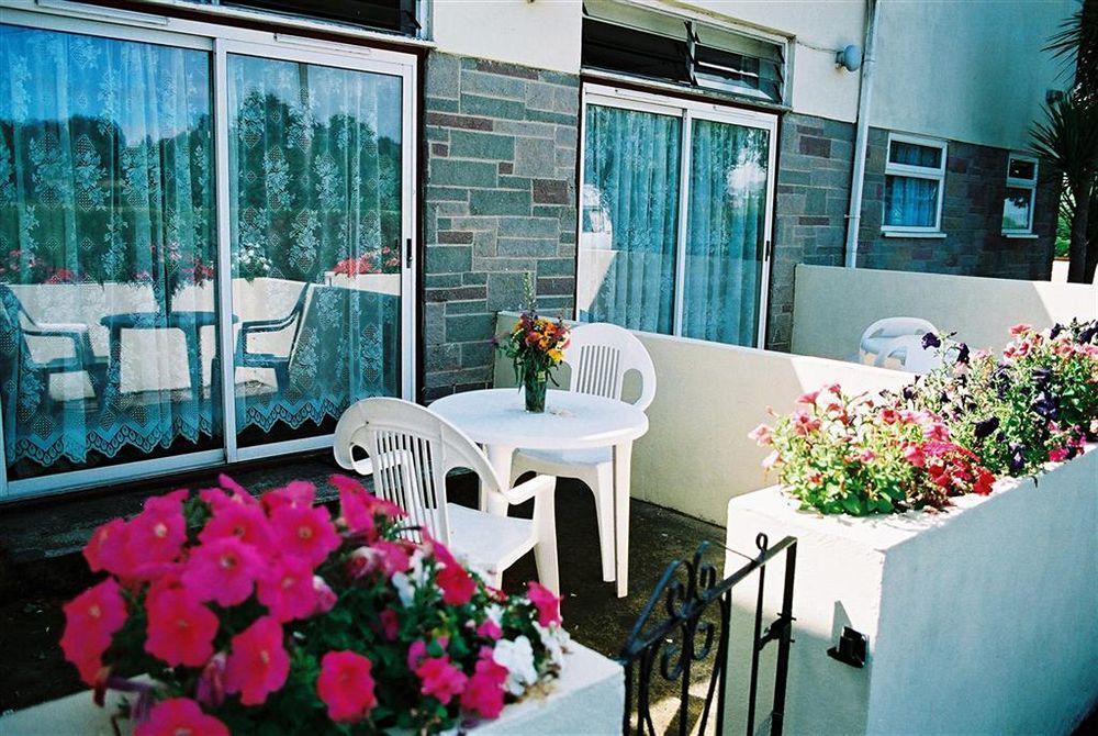 Crossways & Sea View Holiday Apartments Torquay Bagian luar foto
